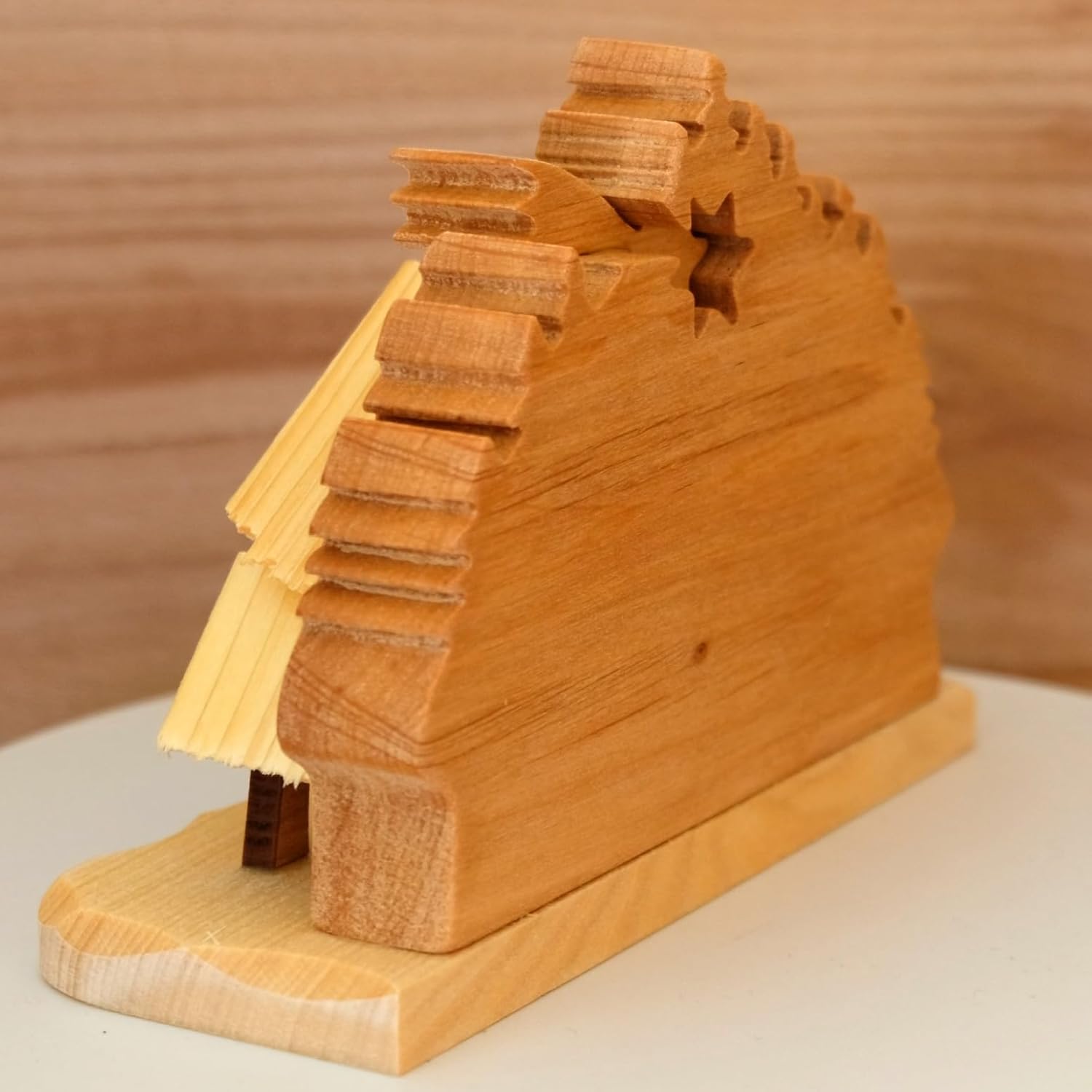 Kaltner Präsente Geschenkidee - Krippe Krippenbild 3D Weihnachtskrippe, Heilige Familie im Holzstall, Dekoration Weihnachten (Höhe 14 cm)