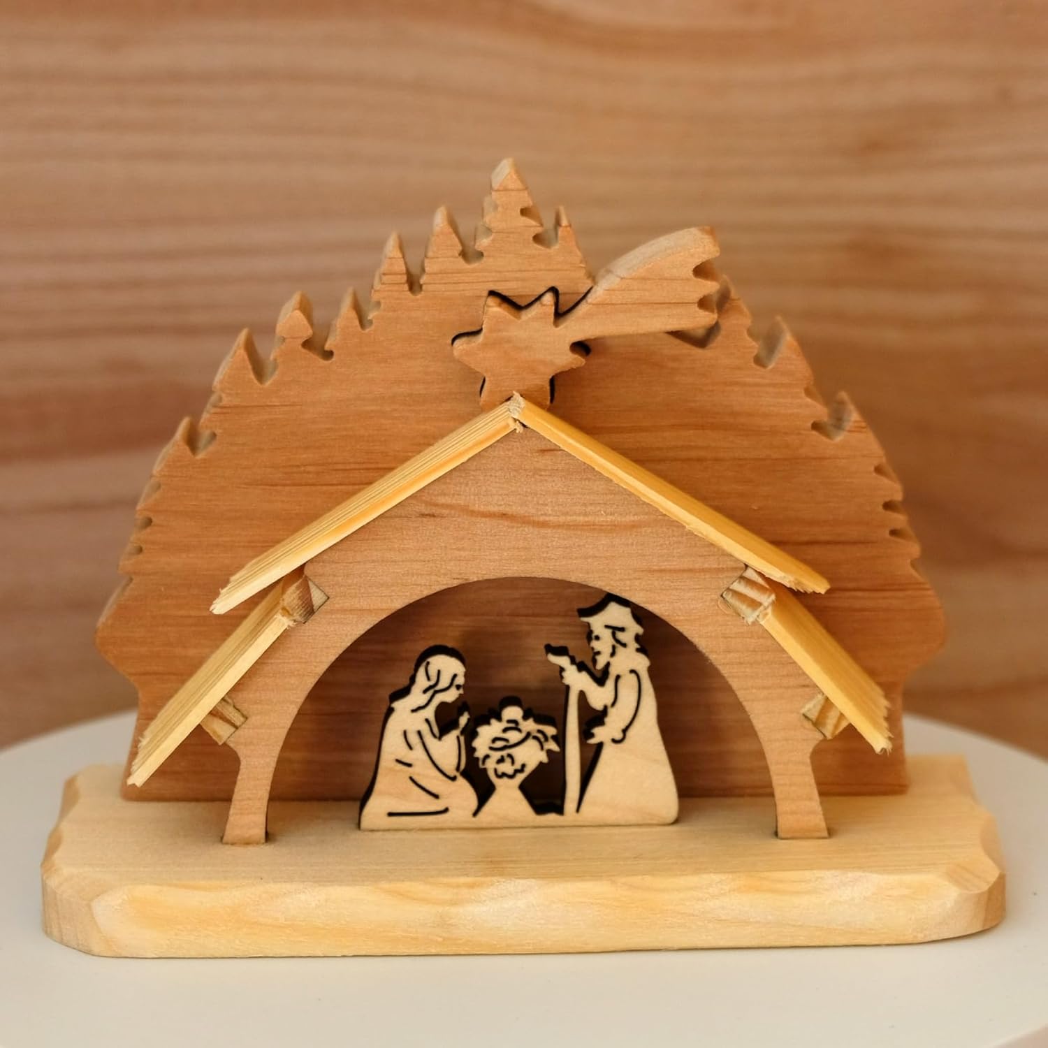 Kaltner Präsente Geschenkidee - Krippe Krippenbild 3D Weihnachtskrippe, Heilige Familie im Holzstall, Dekoration Weihnachten (Höhe 14 cm)