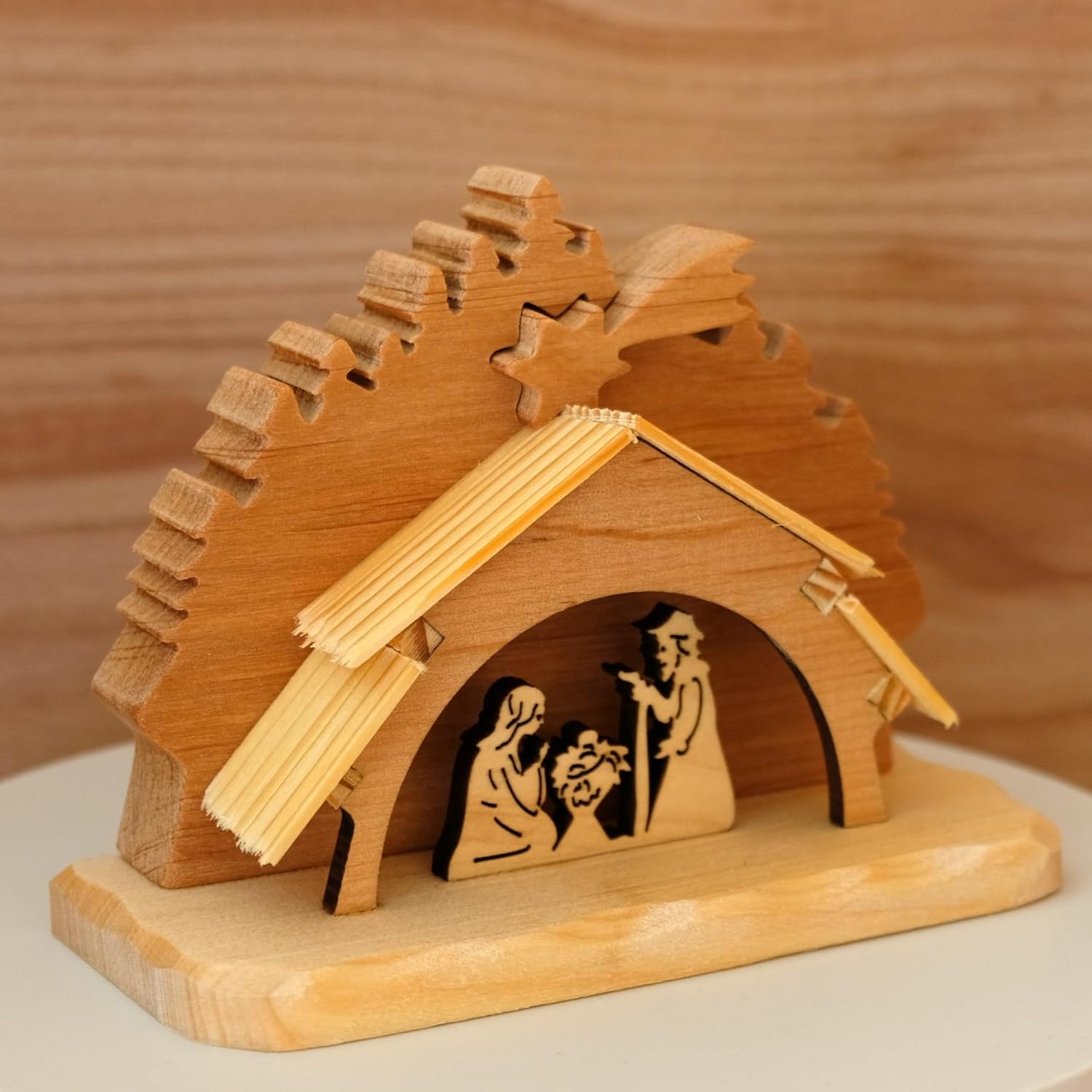 Kaltner Präsente Geschenkidee - Krippe Krippenbild 3D Weihnachtskrippe, Heilige Familie im Holzstall, Dekoration Weihnachten (Höhe 14 cm)