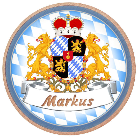 Personalisierter Bierdeckel aus Holz mit Gravur – Bayerisches Wappen Löwen Krone Rauten – Name ins Schriftband graviert
